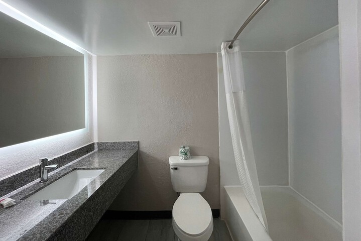 Room 12 of 25