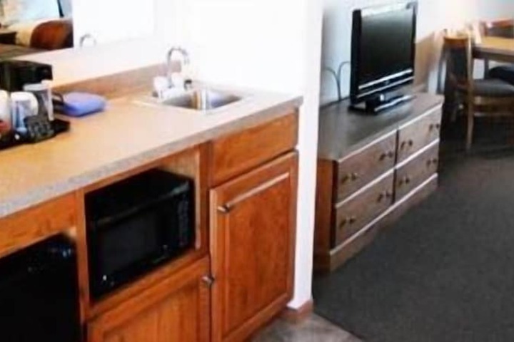 Coho Motel and Suites