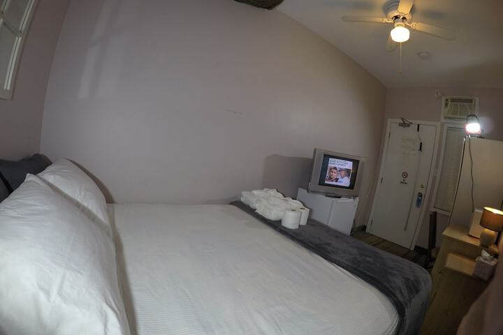 Room 26 of 73