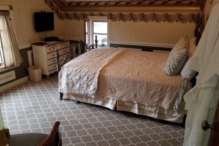 Room 114 of 223