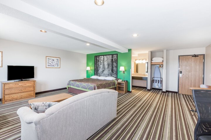Room 4 of 16