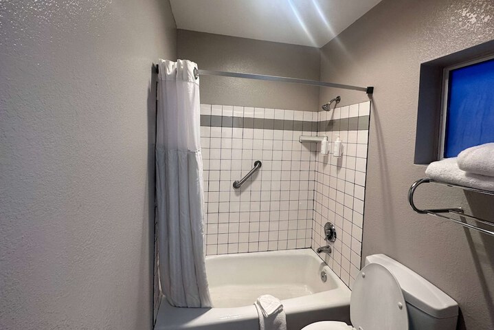 Room 11 of 22