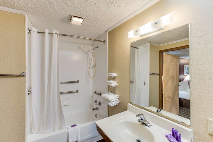 Room 15 of 40