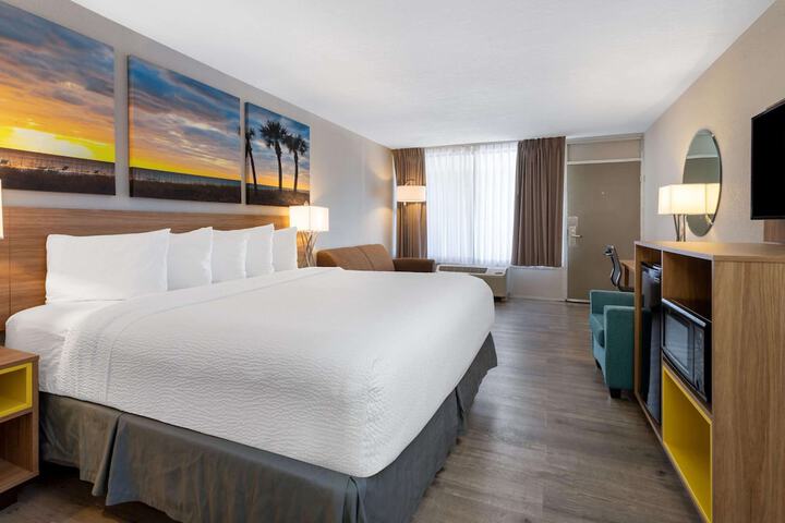 Room 42 of 73