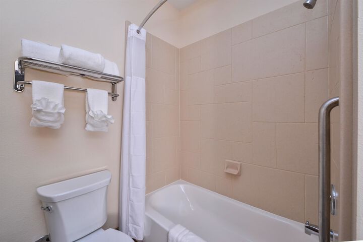 Room 15 of 32