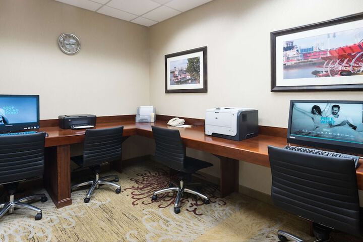 DoubleTree Suites by Hilton Hotel Cincinnati - Blue Ash