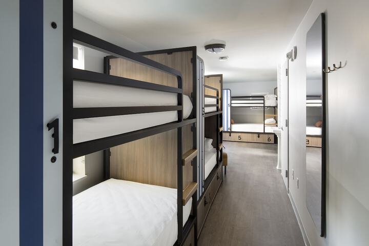 Room 33 of 73
