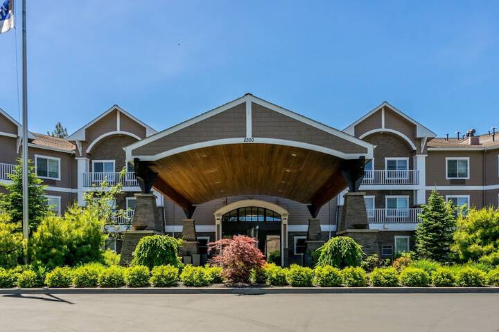 Holiday Inn Express & Suites Interstate 90 by IHG