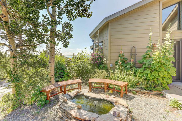Mountain Views + Hot Tub: Airy Forest Escape!