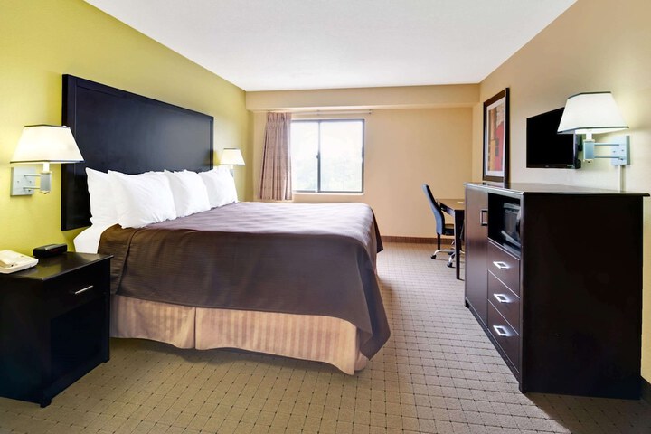 Room 8 of 13