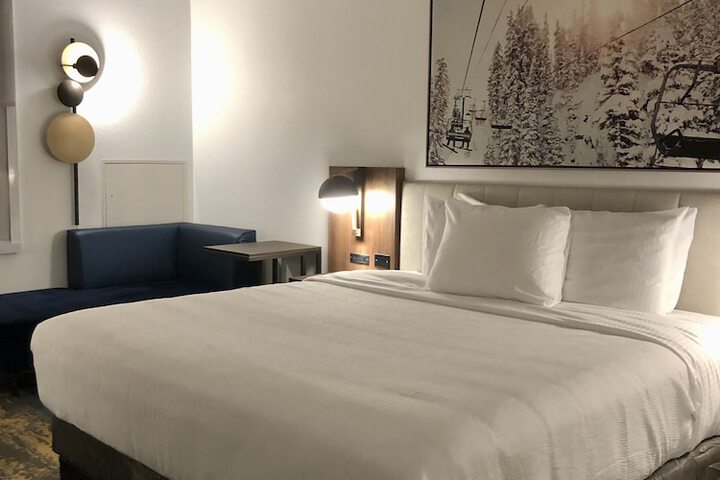 Room 27 of 73