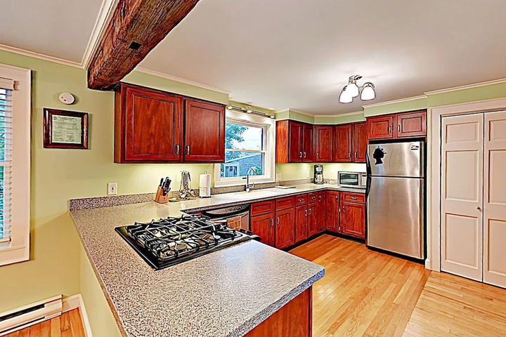 New Listing! Serene East End : Steps To Sand 3 Bedroom Condo