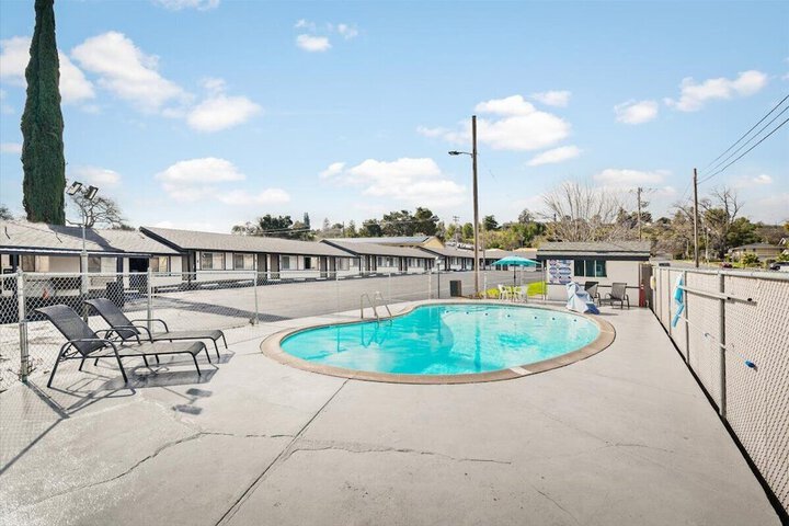 Pool 10 of 45