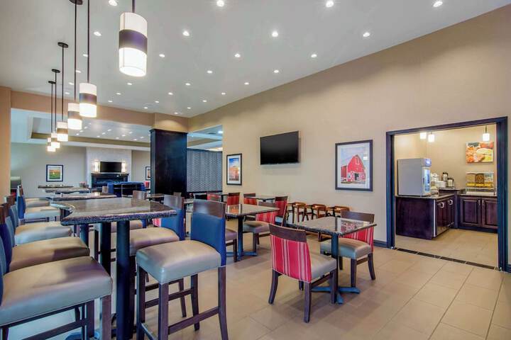 Comfort Inn & Suites Shawnee - Kansas City