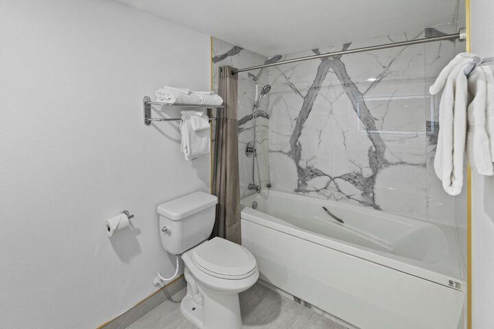 Room 16 of 28