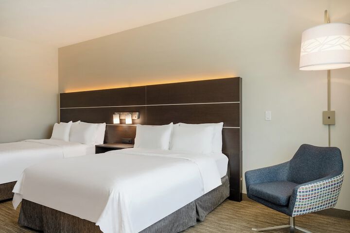 Holiday Inn Express & Suites Watertown by IHG