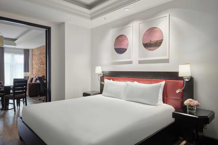 Room 43 of 97