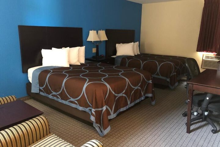 Room 9 of 10
