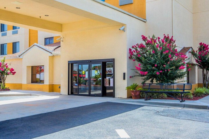 Hotel 12 of 128