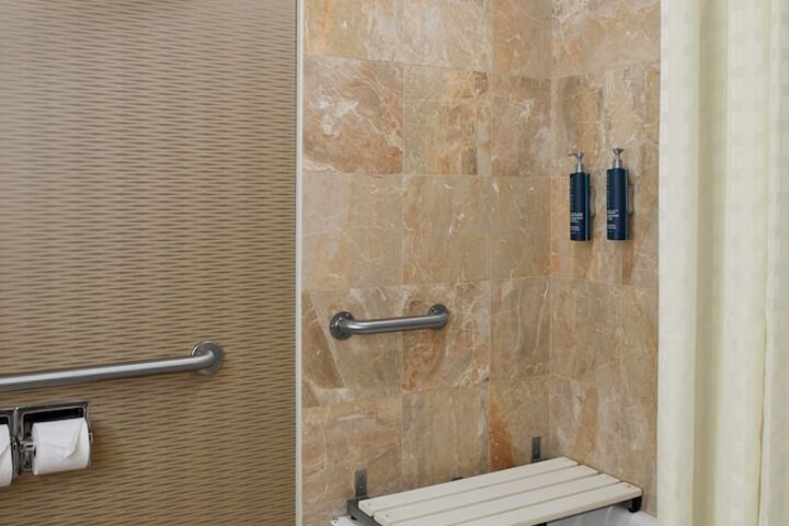DoubleTree by Hilton Akron Fairlawn