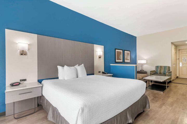 Room 10 of 42