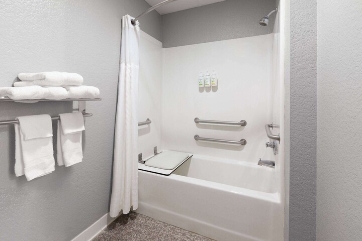 AmericInn by Wyndham Grinnell