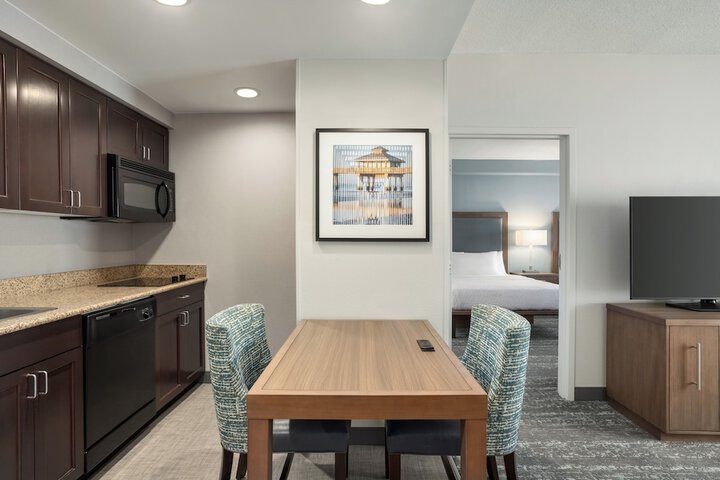 Homewood Suites by Hilton Fort Myers Airport / FGCU