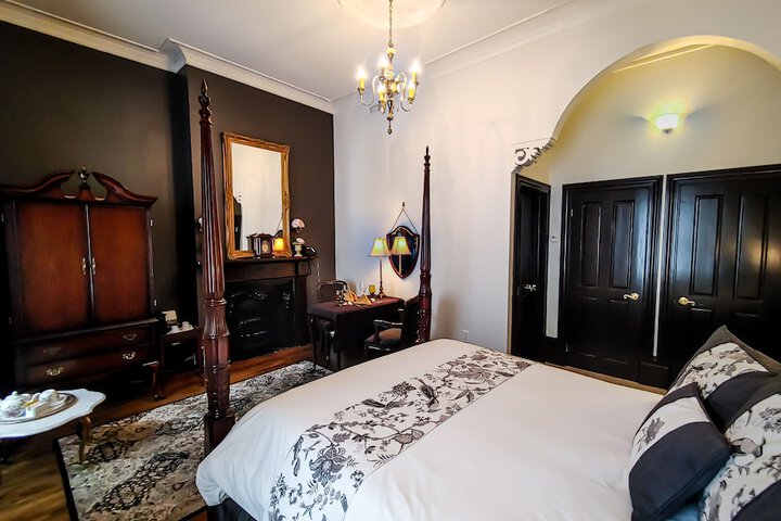 Room 28 of 47