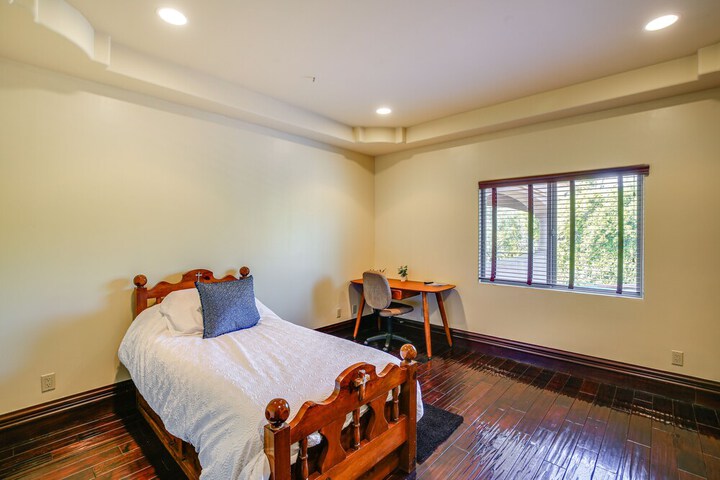 Spacious Fullerton Villa w / Private Pool & Hot Tub
