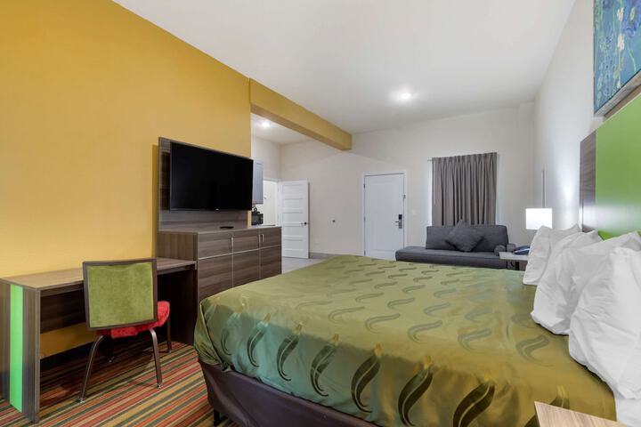 Room 17 of 27
