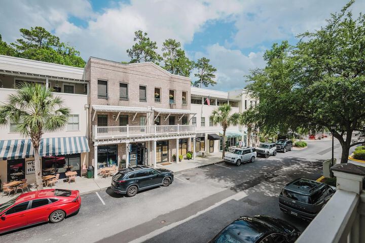 Lowcountry Landing! 3-story Townhouse in Old Towns Promenade