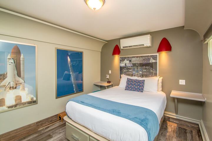 Room 32 of 153