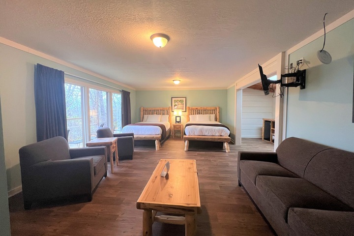 Room 33 of 77