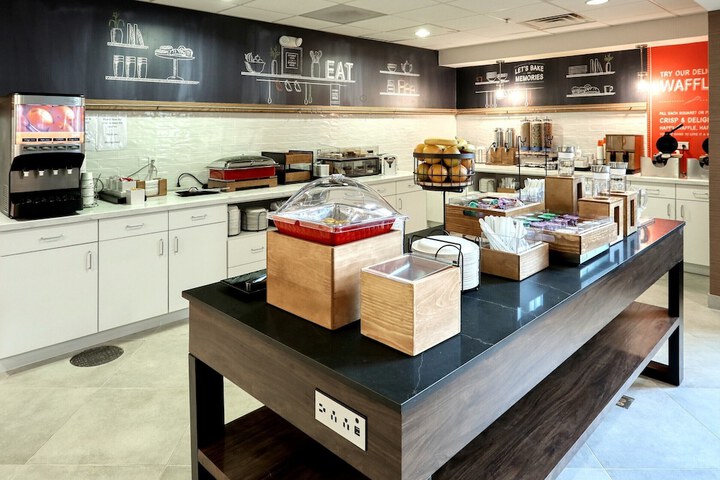 Hampton Inn & Suites Parsippany / North