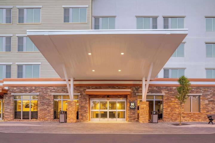 Hotel 3 of 68