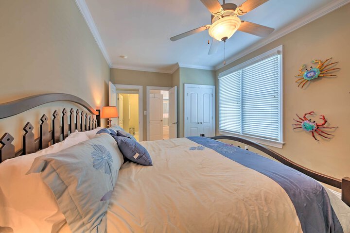 Manteo Waterfront Resort Home w / 30-ft Dock!