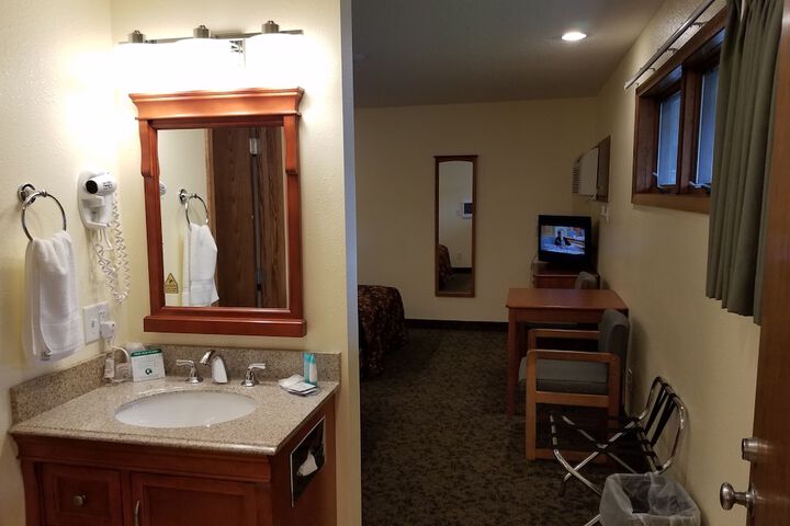 Room 33 of 120