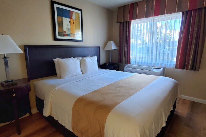 Room 53 of 76
