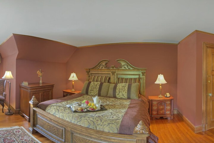 Room 5 of 7