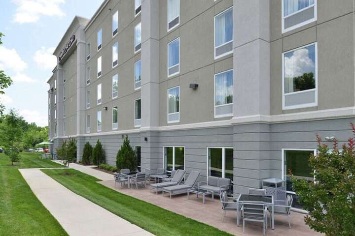 Hampton Inn & Suites Greensboro / Coliseum Area