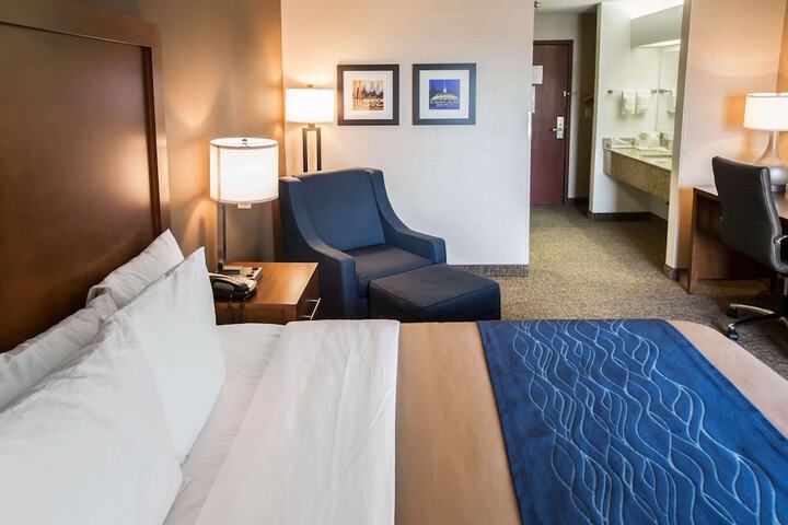 Comfort Inn Crystal Lake - Algonquin