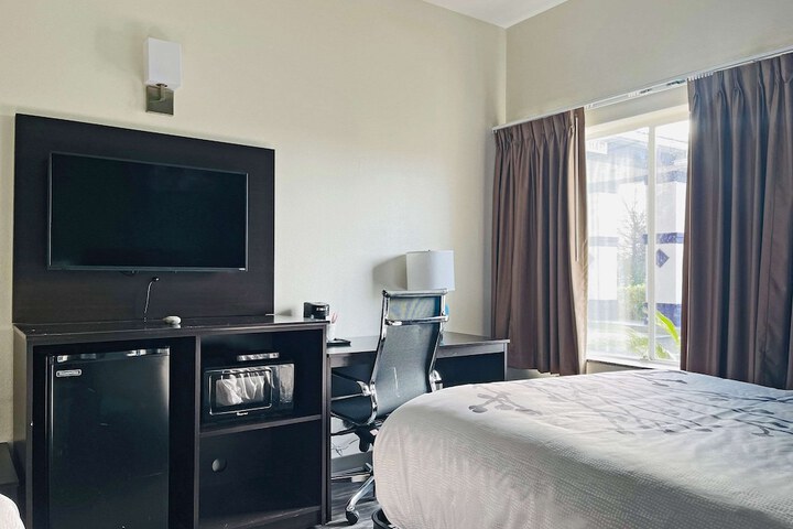 Room 13 of 17