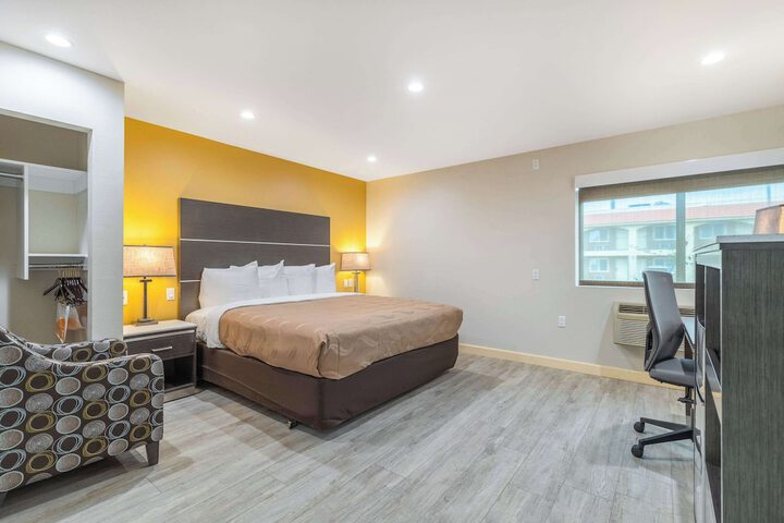 Room 12 of 30