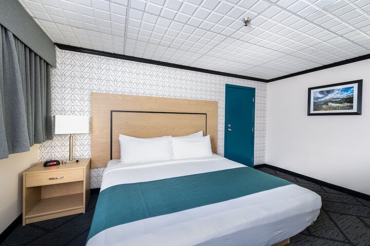 Room 8 of 28