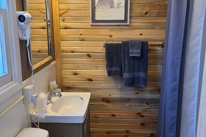 Lamplighter Cabins & Suites