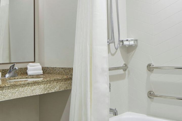Fairfield Inn & Suites by Marriott Albany Airport