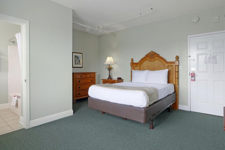 Crystal Bay Historic Hotel