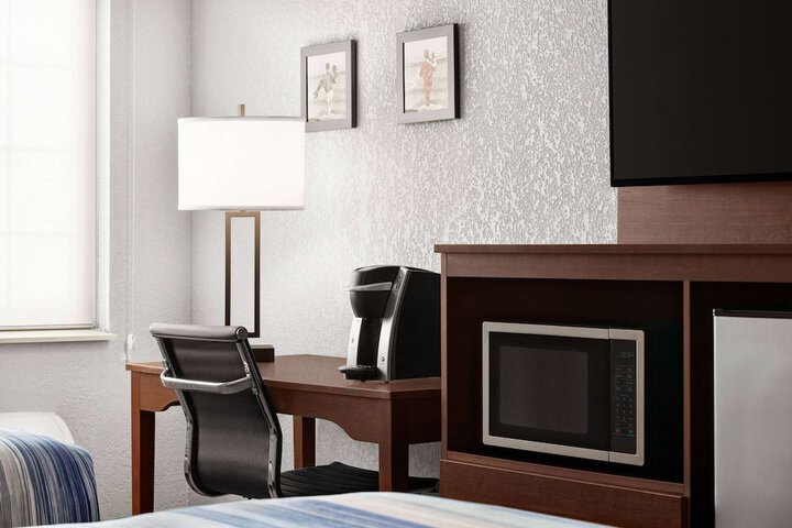 Room 40 of 73