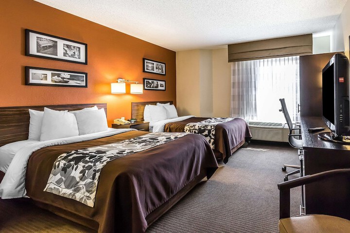Room 33 of 61