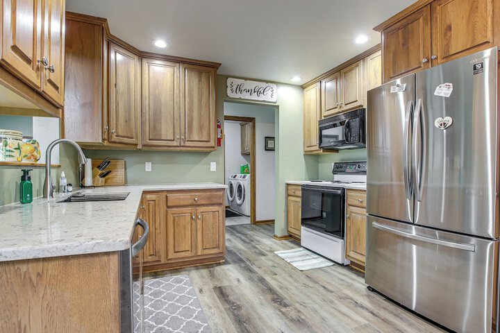 Door County Townhome: Pool Access 1 Mi to Beach!